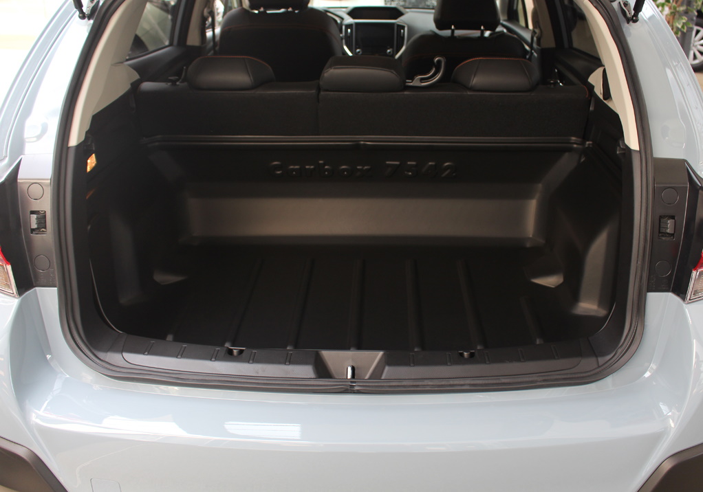 Subaru XV (2017 onwards):Carbox Classic S boot liner, black, for Subaru XV, 107542000