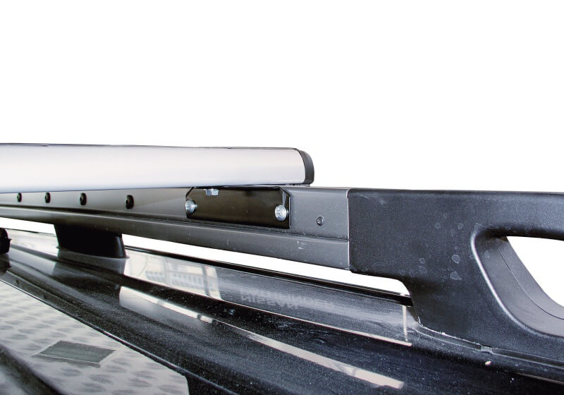 Nissan Pathfinder five door (2005 to 2013):CRUZ complete aluminium roof bar system (2 bars) no. 924 050