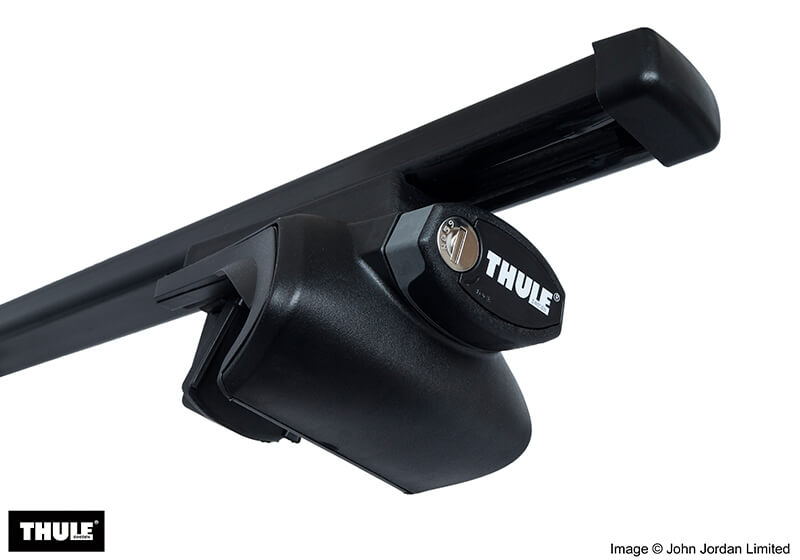 This is a 757 Thule foot (for roof rails) with a Thule steel bar