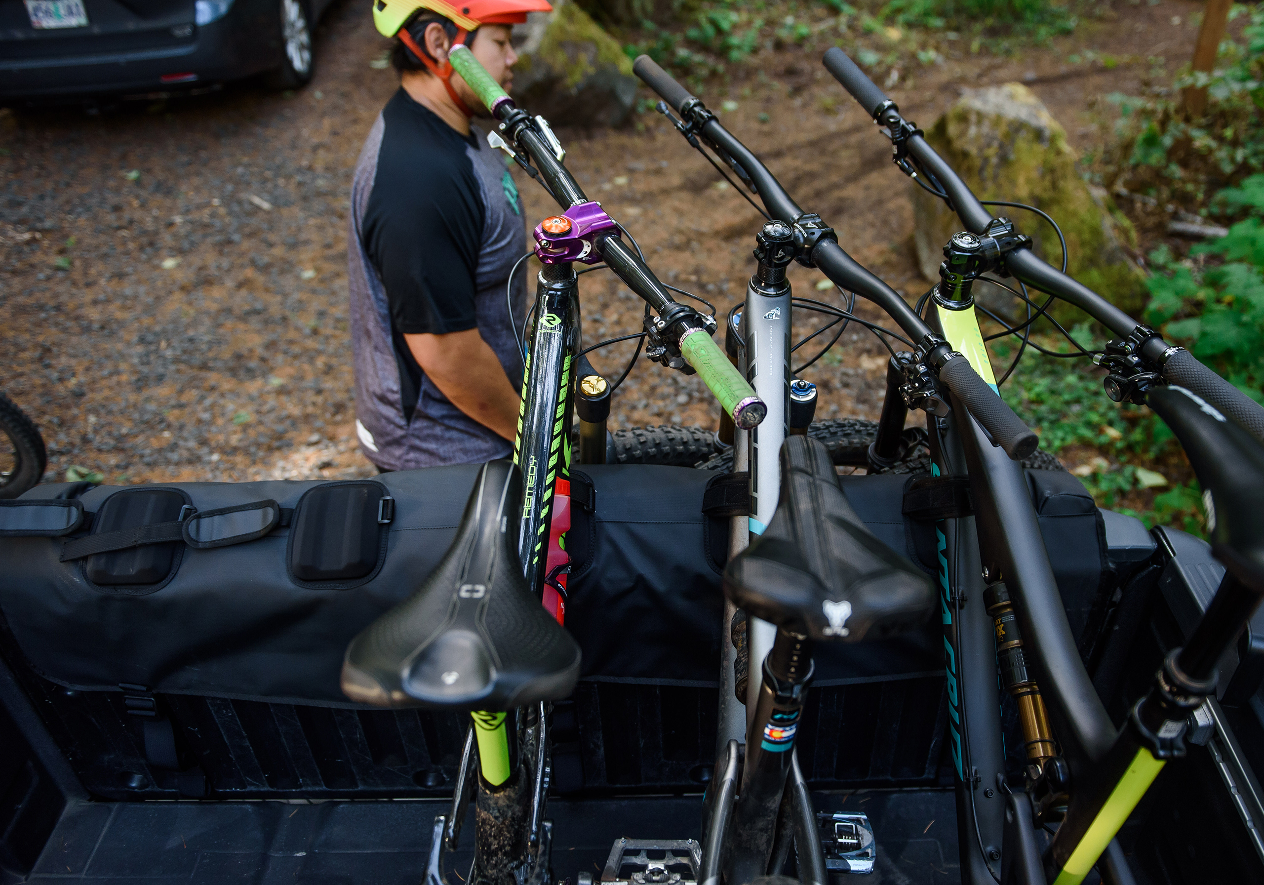 Yakima GateKeeper bike protector with three mountain bikes loaded in pickup bed Three mountain bike sit in a pickup bed with a Yakima Gatekeeper bike protector