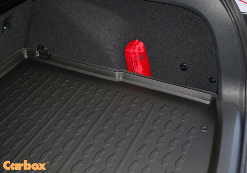 VW Golf est (1320) boot floor in upper positionCarbox Form S boot