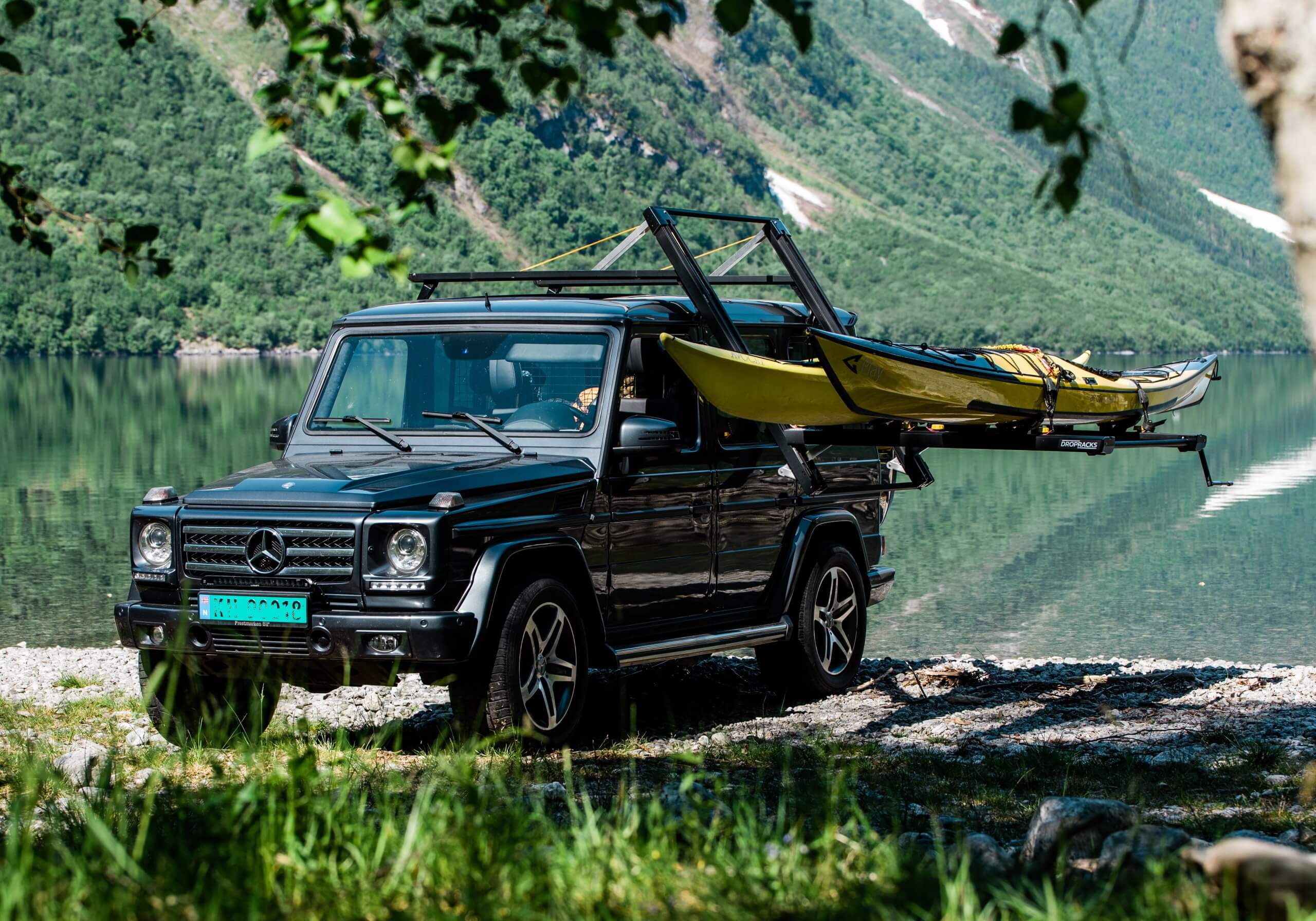 Ford Ranger double cab (2016 to 2022):Dropracks XL roof loading system (vehicle roof connectors at extra cost)