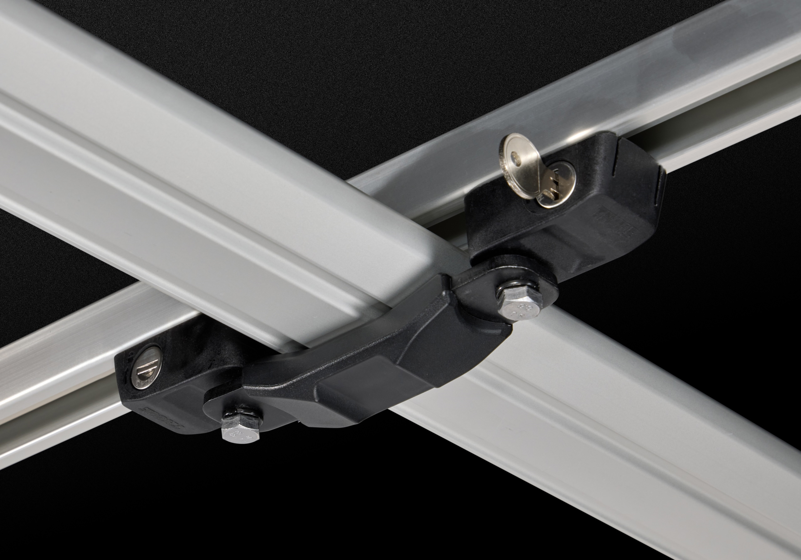 :Thule roof tent mounting brackets (4) no. 901550